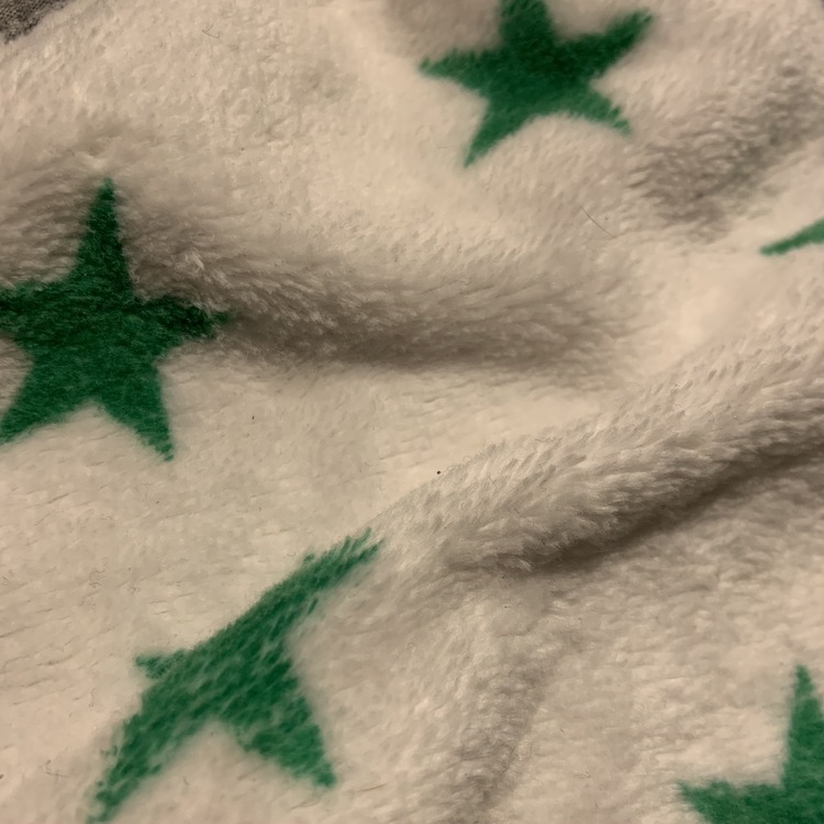 Liten vit snuttefilt med gröna stjärnor och grå kantband från Lodger