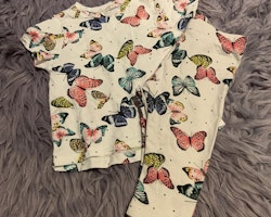 Vit t-shirt och leggings med vackert fjärilsmönster från HM stl 68