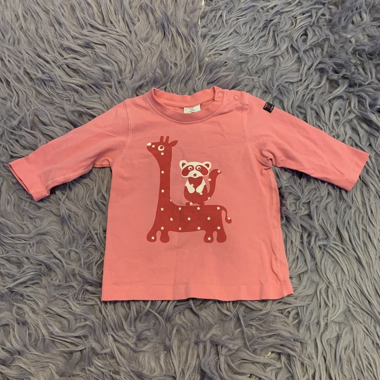 Rosa tröja med vitt och rött giraff och tvättbjörns tryck från PoP stl 68