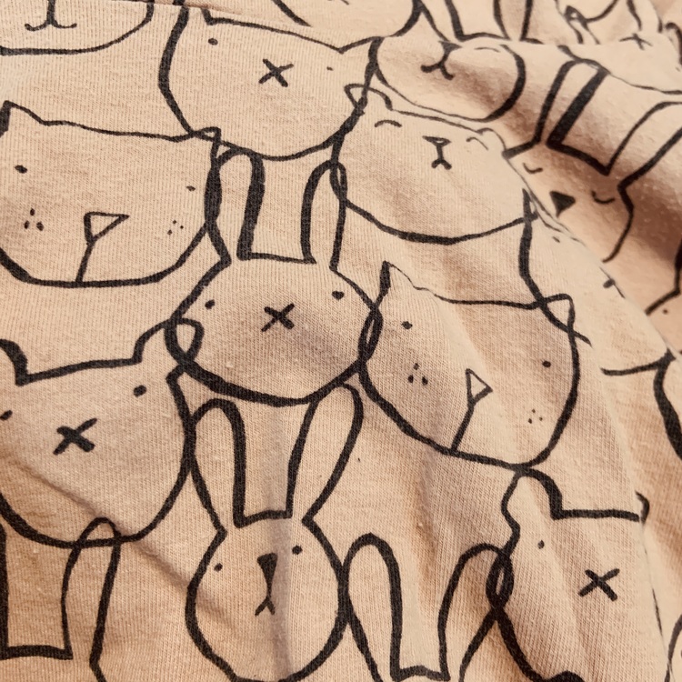 Grårosa klänning med mörkgrått kaninmönster från Åhléns stl 62/68