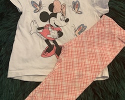 Vit t-shirt med Mimmi tryck och rosa rutiga leggings från Disney HM stl 74