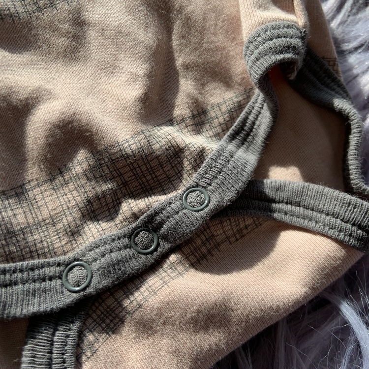 Body och leggings i gammelrosa med grått mönster från Small rags stl 50