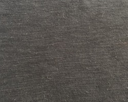 Mörkblått linne med texttryck i vitt och rött från GAP stl 104