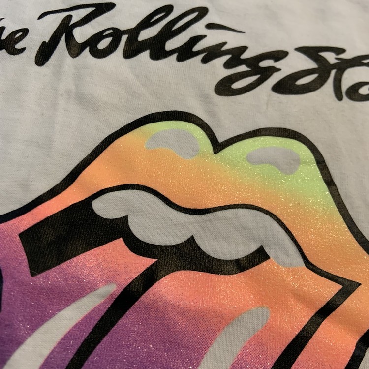 Vit t-shirt med flerfärgat Rolling Stones tryck från HM stl 98/104