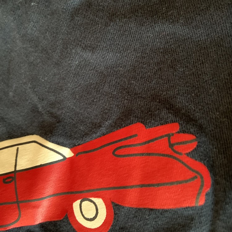 Svart t-shirt med rött och vitt biltryck från PoP stl 92