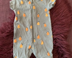 Turkos kortärmad kortbent pyjamas med gula och orangea päron från Lindex stl 56