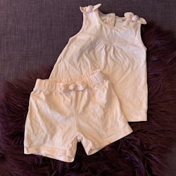 Ljusrosa linne och shorts med rosetter från La Redoute stl 74-80