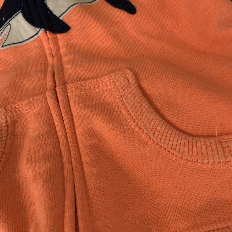 Neon orangemelerad collegetröja med huva, dragkedja, fickor och en hajapplikation från Carter's stl 12 mån