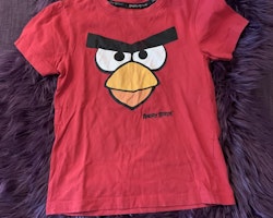 Röd t-shirt med Angry bird tryck från Angry Birds stl 110/116