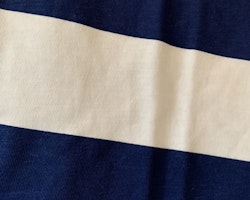 Mörkblå- och vitrandig t-shirt från Lindex stl 110/116