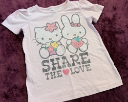 Ljusrosa t-shirt med Hello Kitty tryck från Old Navy stl 3 år