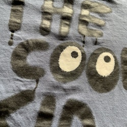 Mörkgrå tröja med texttryck från Kappahl stl 98/104