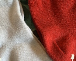 4 delat paket halkstrumpor i rött, vitt, grått och lila stl 19-21