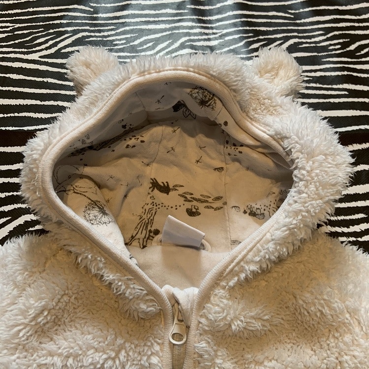 Vit fluffig tröja/jacka i pile med öronprydd huva från Lindex stl 68 - Rosa  Marianne - förälskade barnkläder