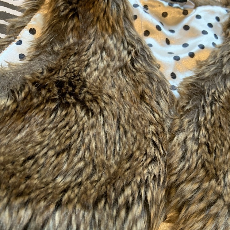 Brun viltmönstrad fuskpälsväst från Lindex stl 110/116 - Rosa Marianne -  förälskade barnkläder