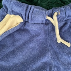 Linne och shorts set i blå frotté med vita kantband från Lindex stl 74