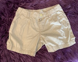 Beigea shorts från HM stl 104