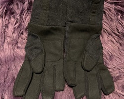 Svarta ofodrade handskar från PoP stl 6-9 år