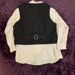 Vit skjorta och svart kritstrecksrandig väst från Lindex & HM stl 98