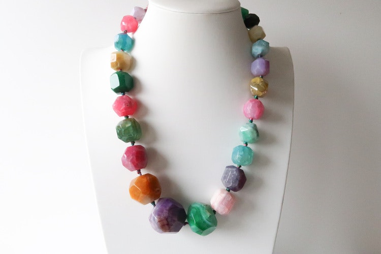 Halsband I naturliga Agat stenar i fin färg kombination - Cosas De Fina  Smyckesbutik