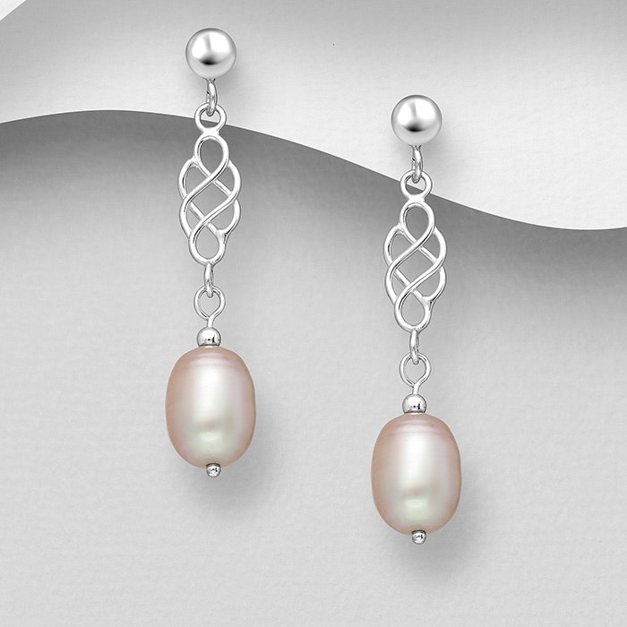 Pärlörhängen - ljusrosa ovala pärlor i silver - Cosas De Fina Smyckesbutik