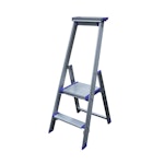 Produktbild på trappstege Pro Classic i aluminium från Jumbo, med blå detaljer, ett trappsteg, plattform, säkerhetsbygel, verktygshylla, artnr TSE102.