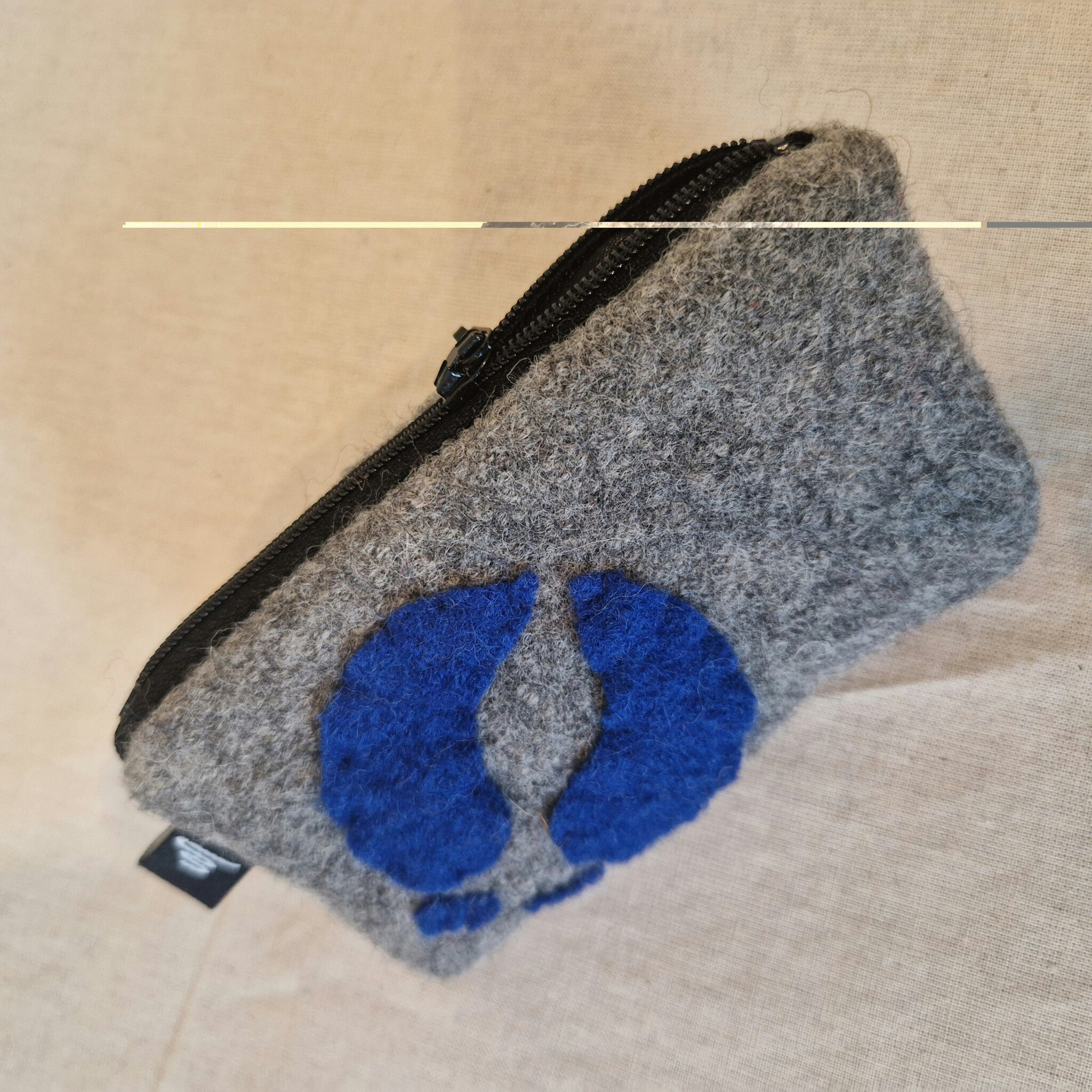 Ullbörs ljusgrå, blått renspår