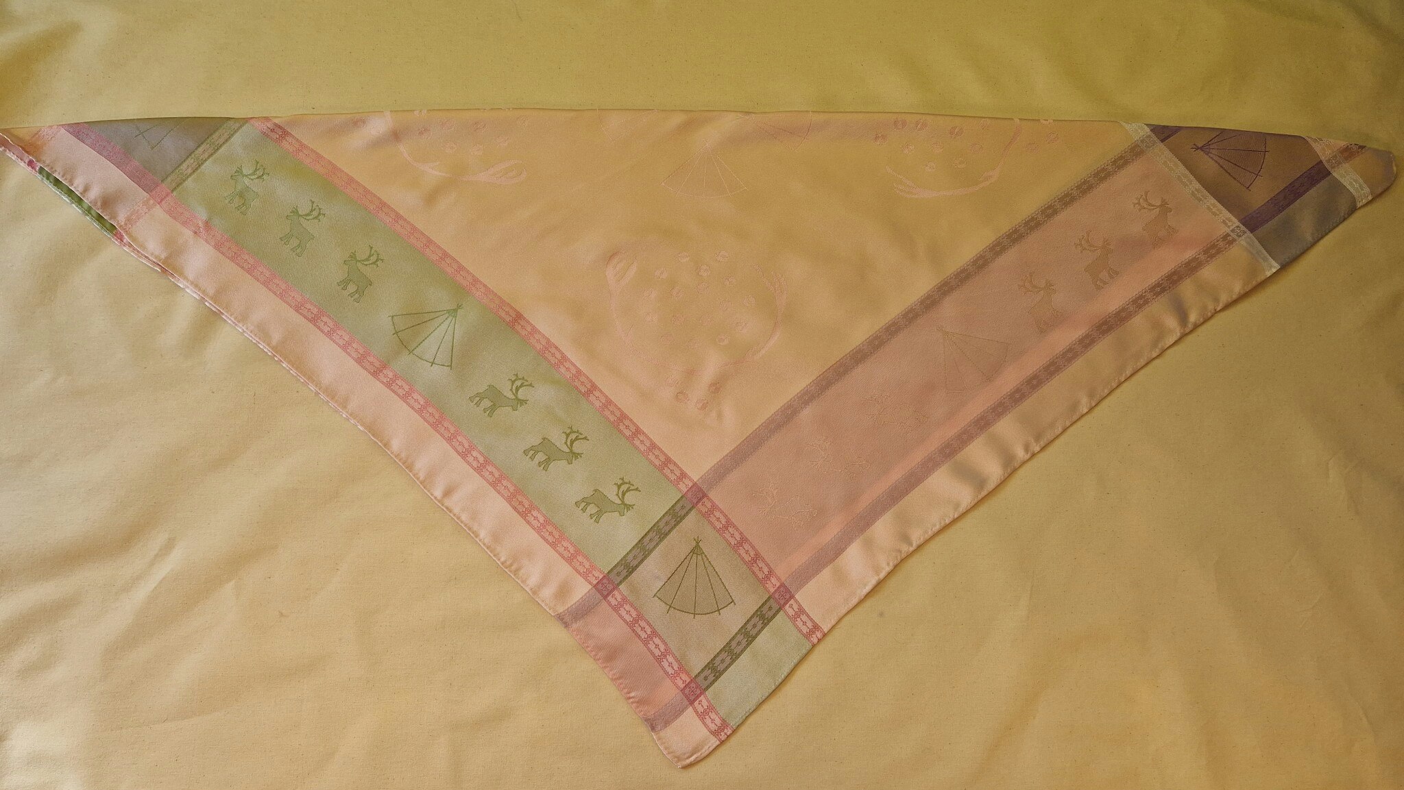 Lávvoliidni 2404A ½ vit-ljusrosa