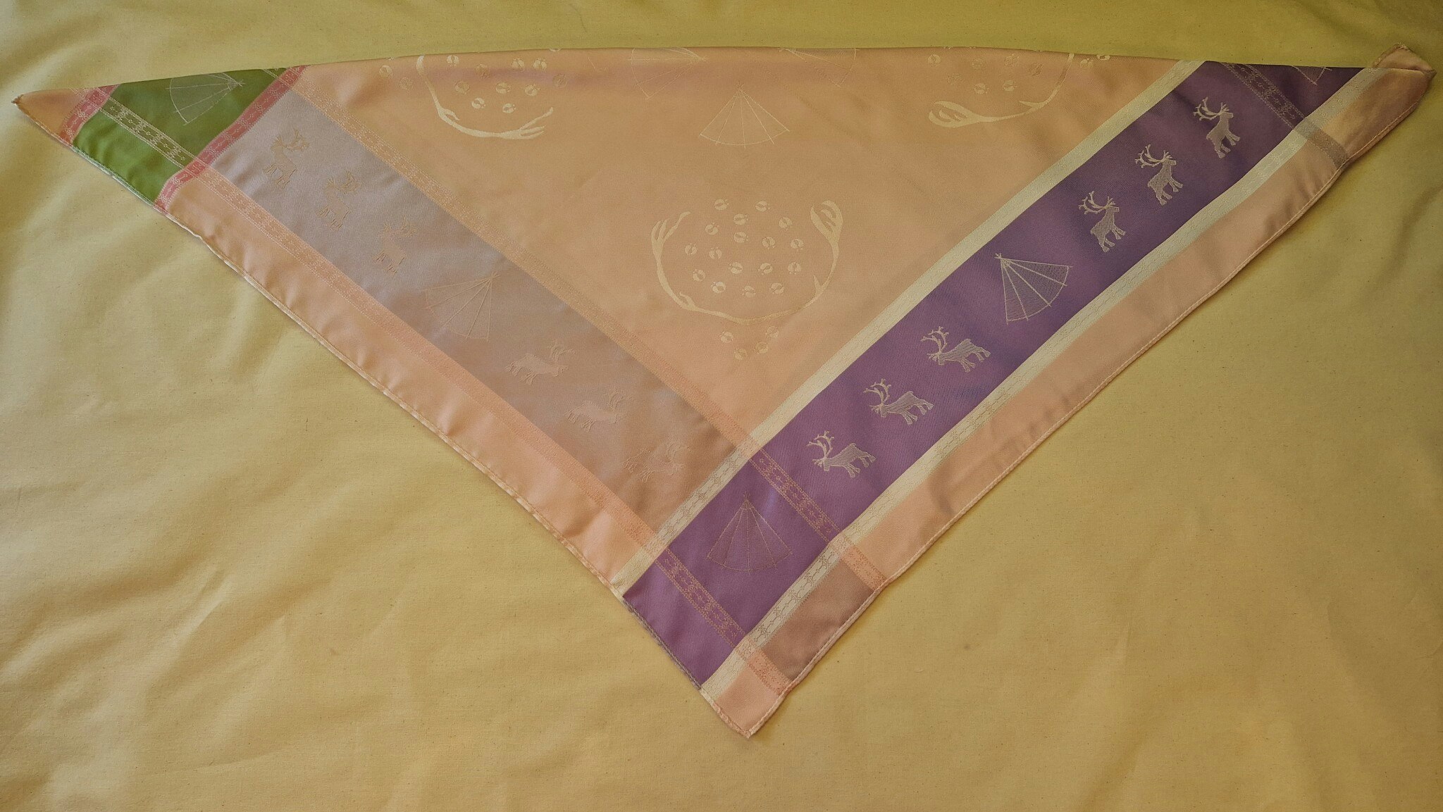 Lávvoliidni 2404B ½ vit-ljusrosa