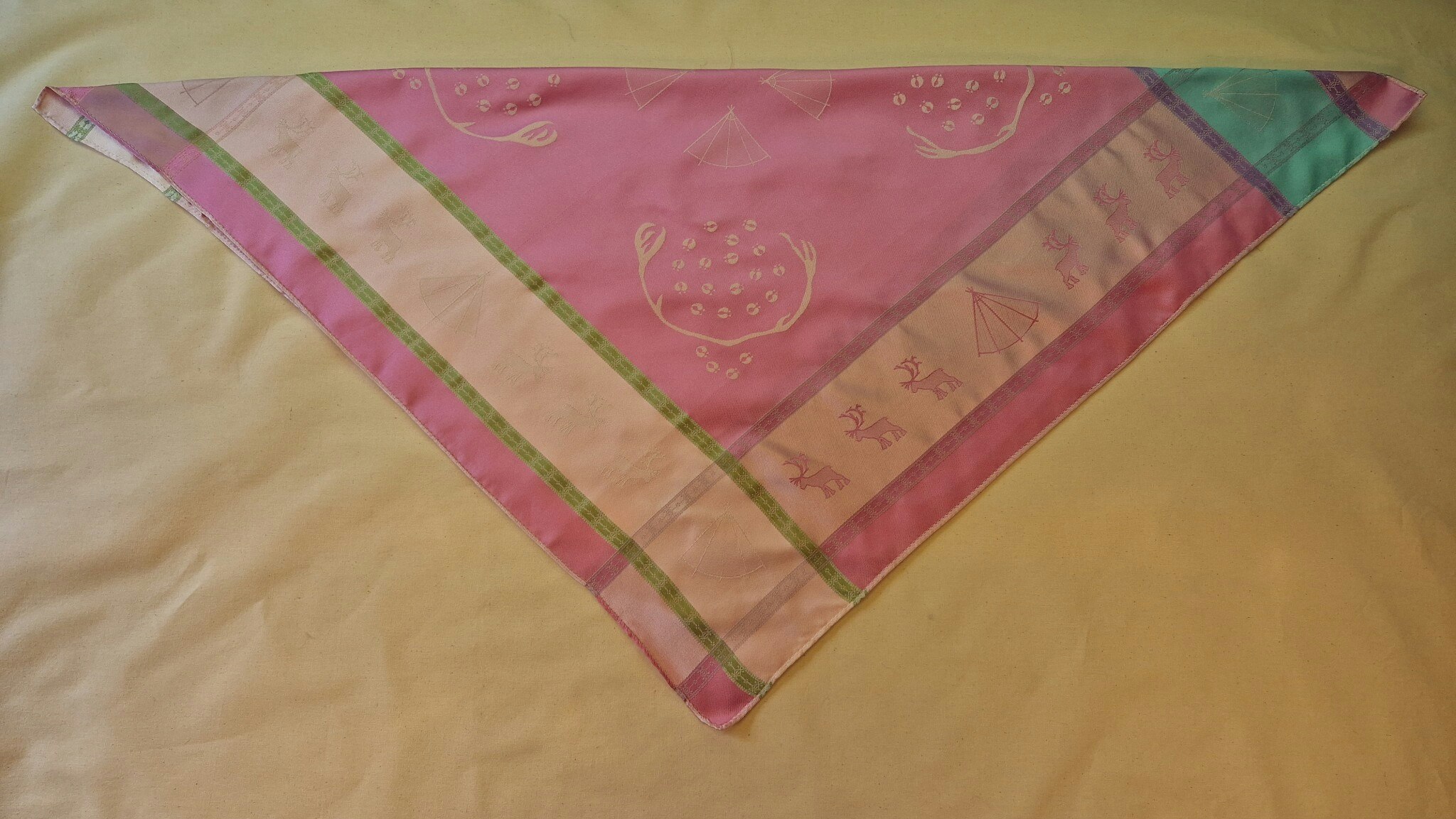 Lávvoliidni 2405A ½ vit-rosa