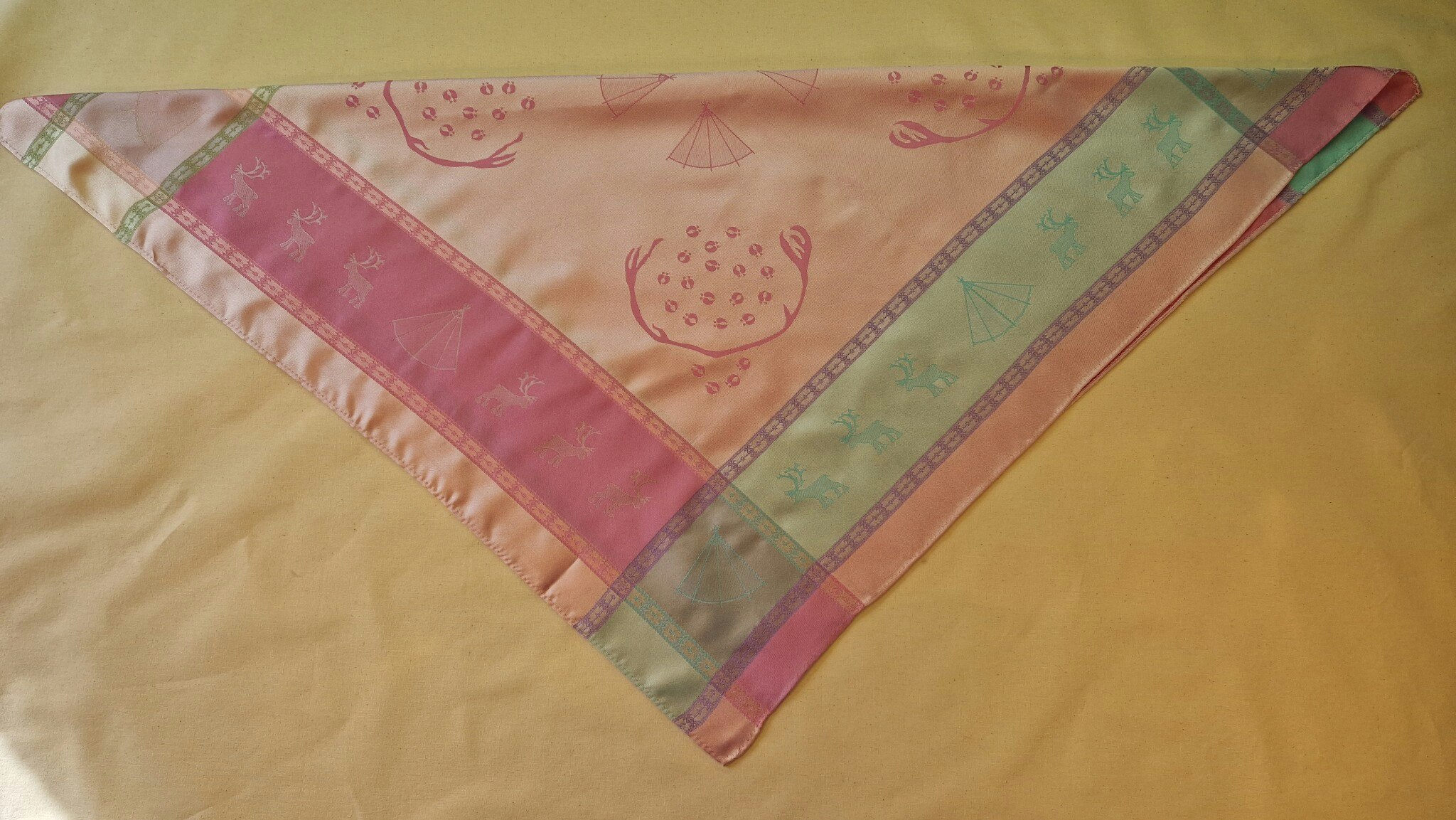 Lávvoliidni 2405B ½ vit-rosa