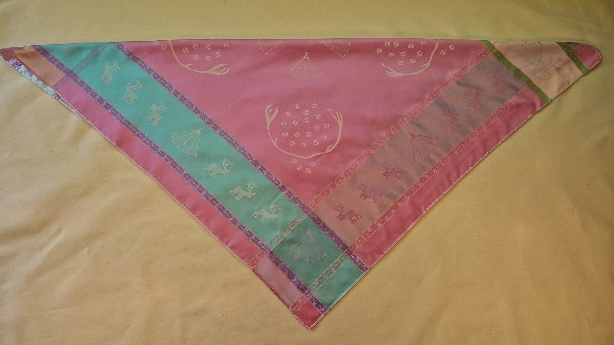 Lávvoliidni 2405B ½ vit-rosa
