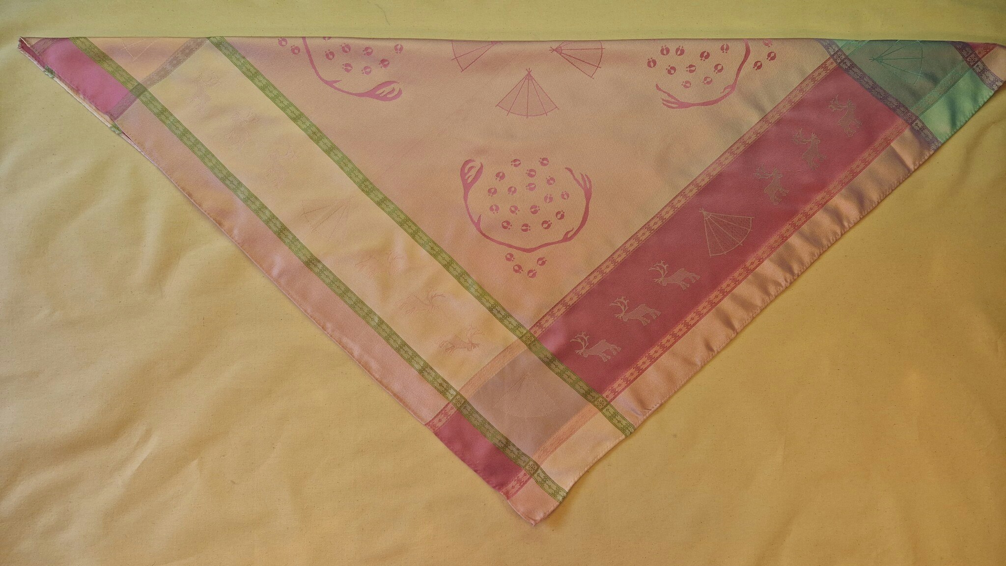 Lávvoliidni 2405C ½ vit-rosa