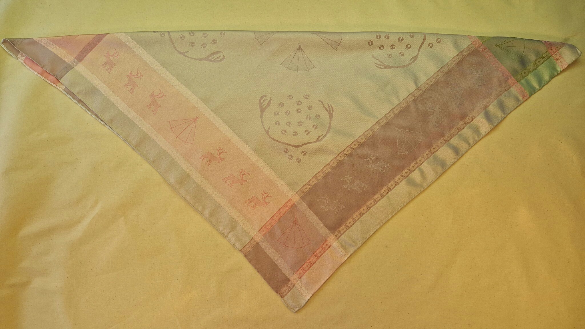 Lávvoliidni 2407B ½ vit-ljuslila