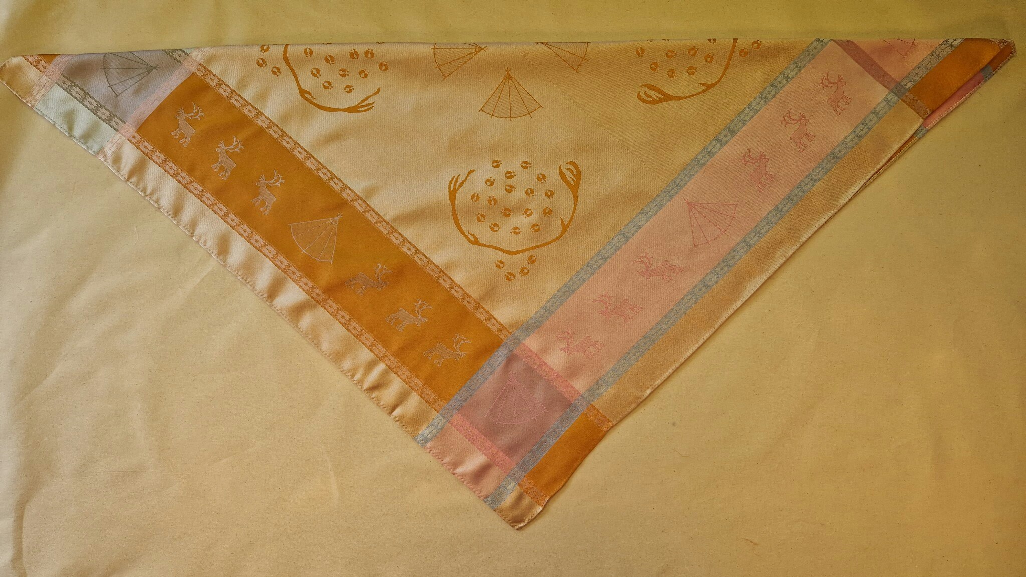 Lávvoliidni 2412C ½ vit-okergul
