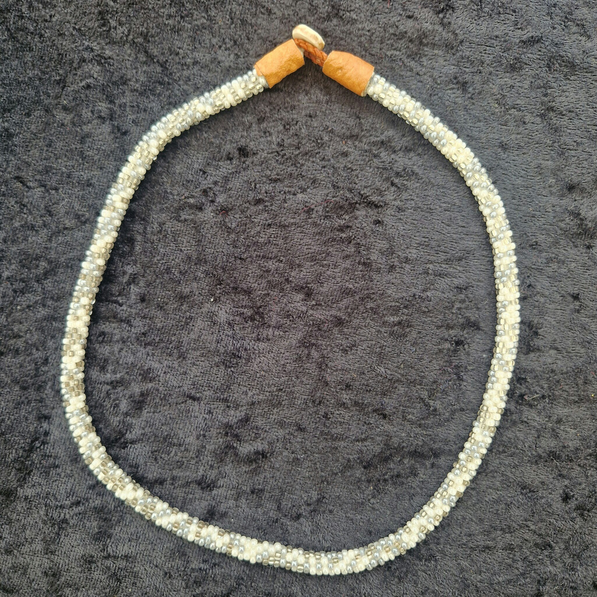 Pärlhalsband 44 & 45,5 cm - silver och vit