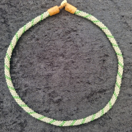 Pärlhalsband 40,5 & 42 cm - silver och grönt