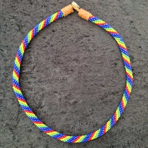 Pärlhalsband 45,5 cm - blå röd gul grön