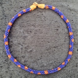 Pärlhalsband 42 cm - blå med blommor