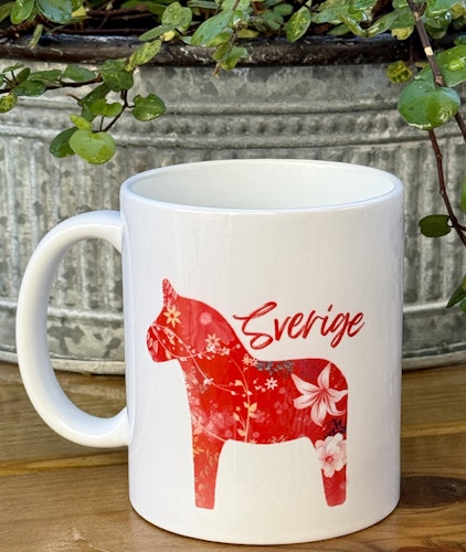 Personlig Mugg inspirerad av dalahäst-röd &  namn