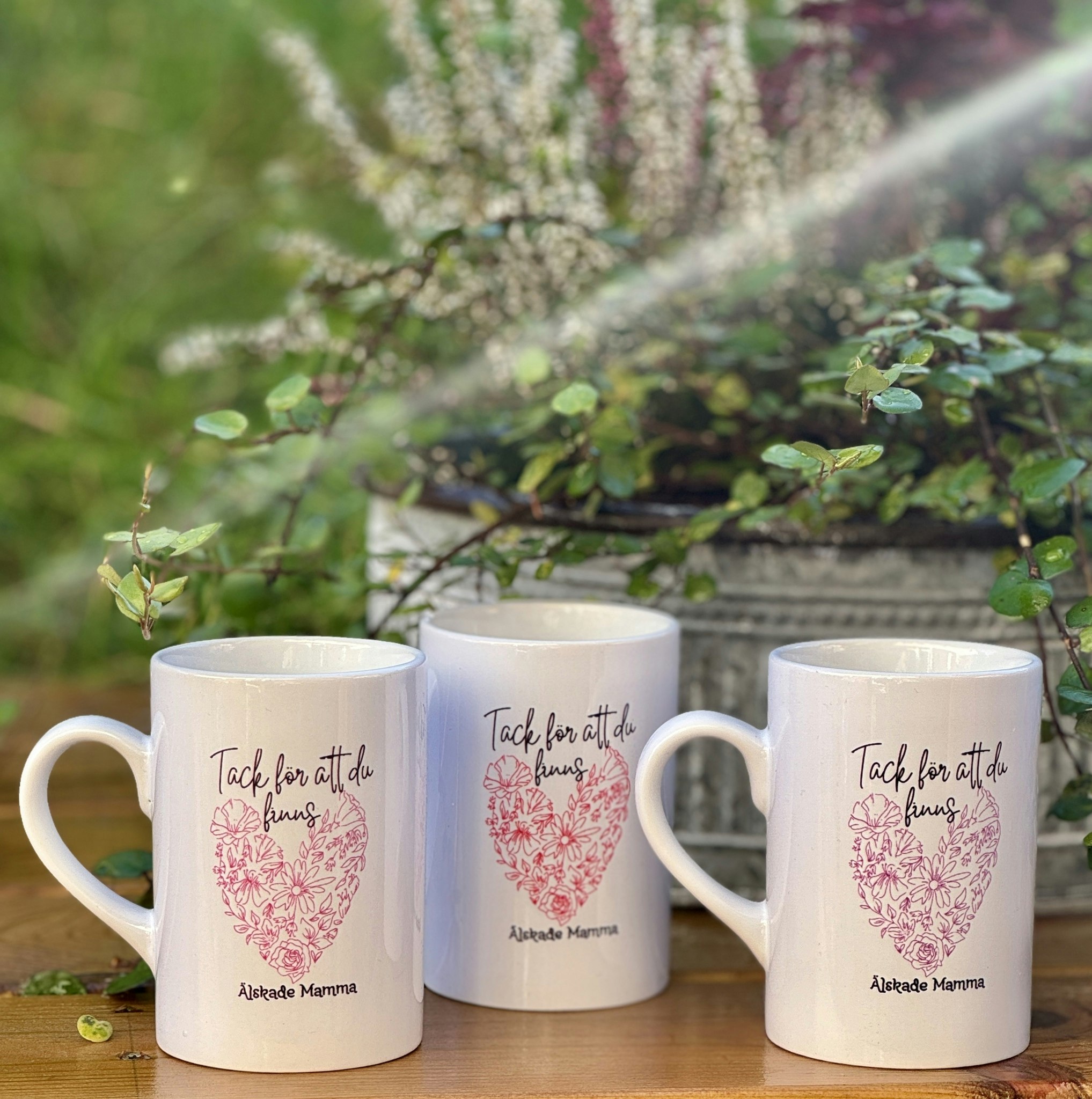 Tack för att du finns Älskade mamma -Personlig Mugg med namn
