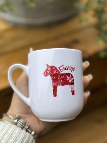 Mugg inspirerad av dalahäst