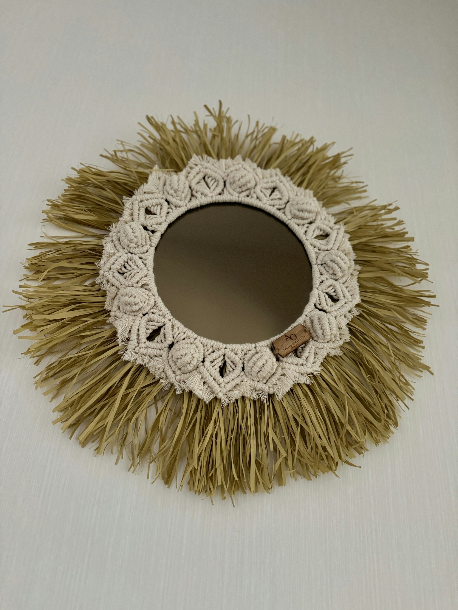 Spegel i makrame med raffia
