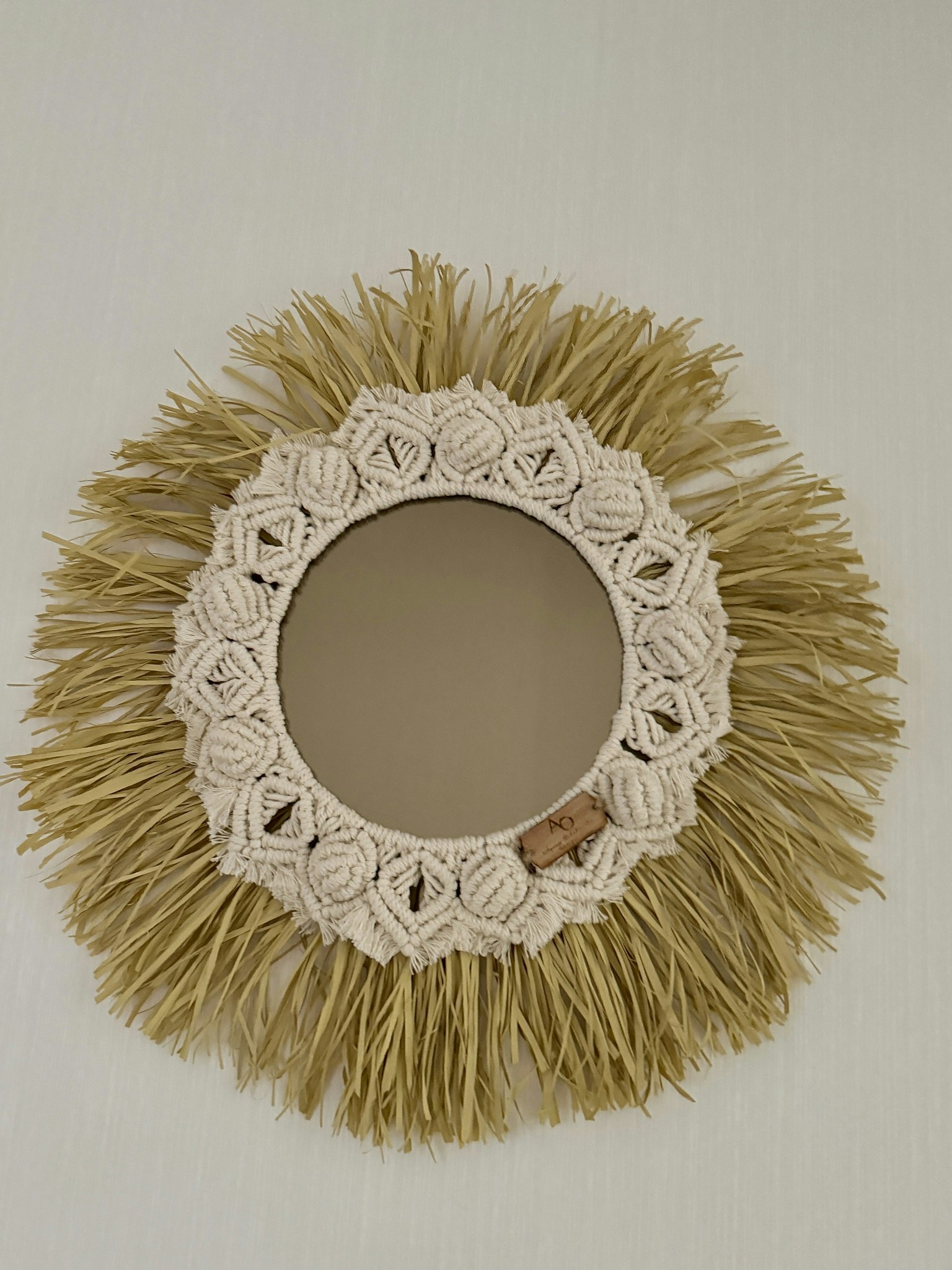 Spegel i makrame med raffia