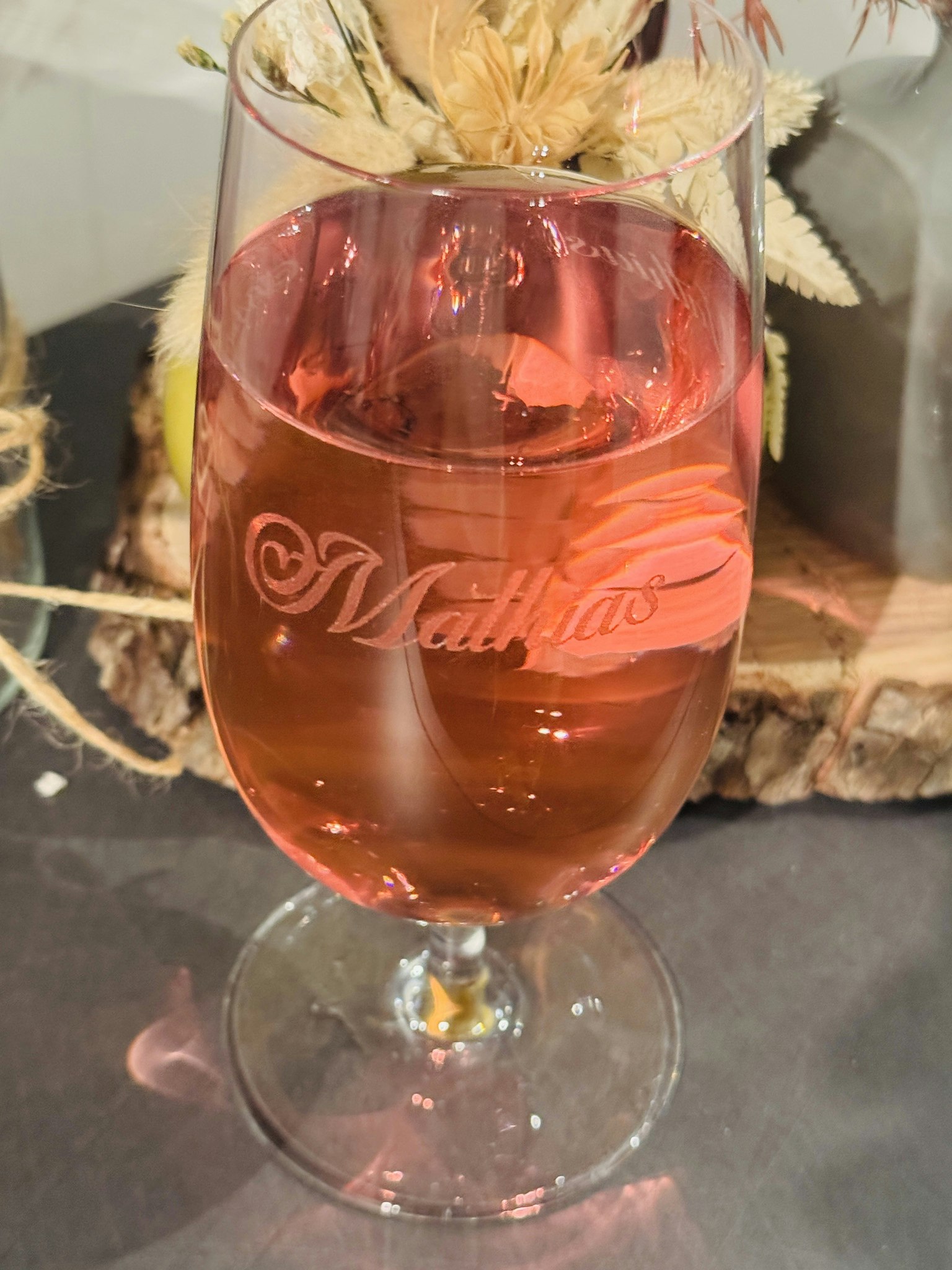 Ölglas på fot med namn