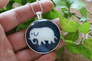 Mörkblå elefant