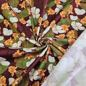 Bomullssatin stretch ~Hjortronblomning Burgundy love