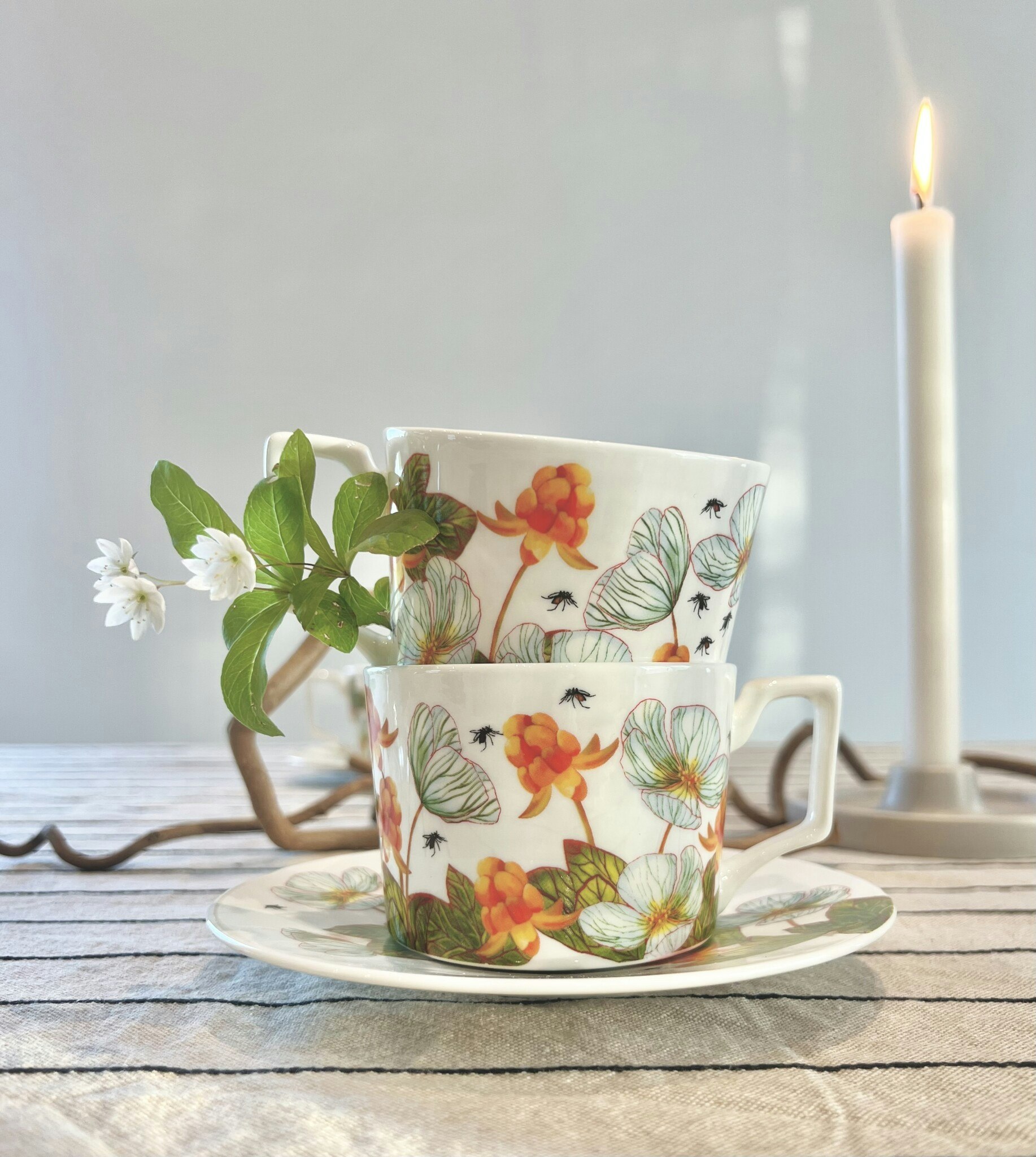1-pack porslin Hjortronblomning med tillhörande fat