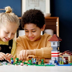 LEGO 21161 Minecraft Skaparlådan 3.0 2-i-1 Byggsats med Slott och Bondgård, Leksak med Actionfigurer
