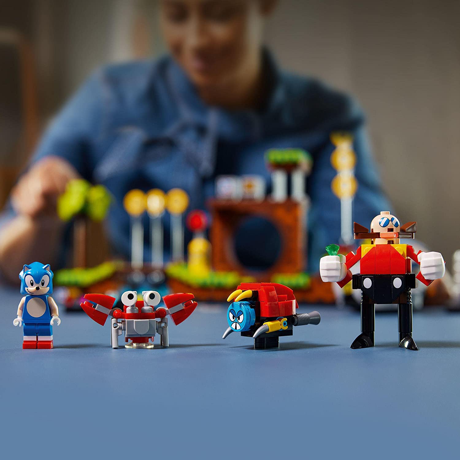 LEGO 21331 Ideas Sonic the Hedgehog - Green Hill Zone Set med Dr. Eggman Minifigur och Skeppet Dödsägget, Presentidé för Vuxna